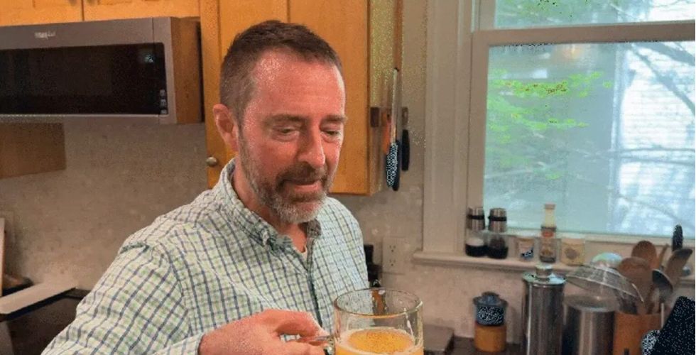 Cientista cria cerveja com função vacinal e provoca debate científico e regulatório
