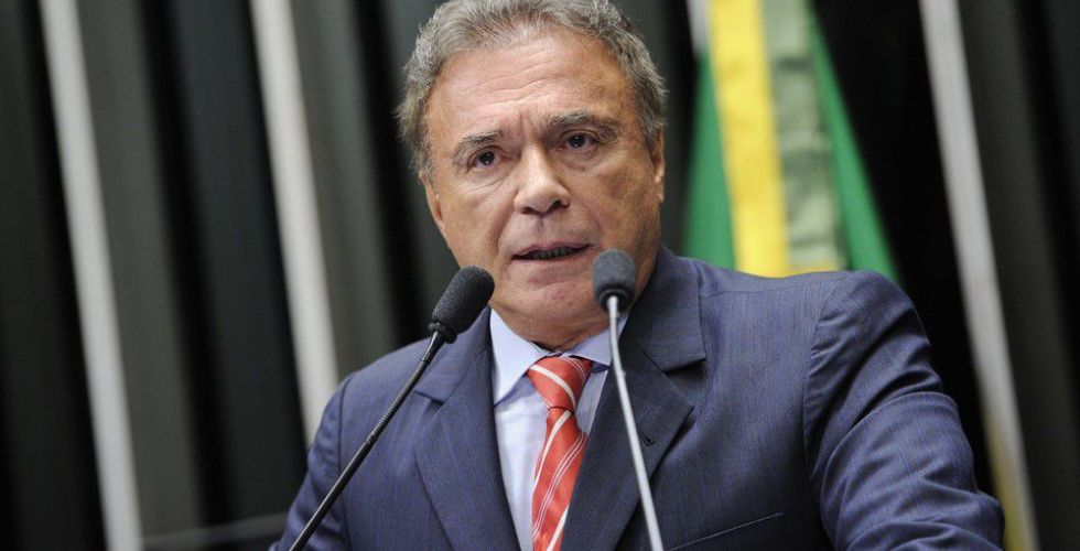 Senado propõe incentivo regulatório à Indústria Farmacêutica Nacional