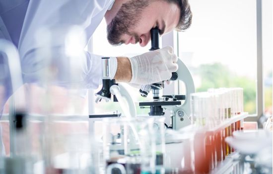 COVID-19: 399 estudos clínicos em andamento no mundo; nove deles no Brasil