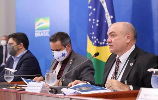 Covid-19: farmacêutico do Ministério da Saúde anuncia vacina até dezembro de 2020