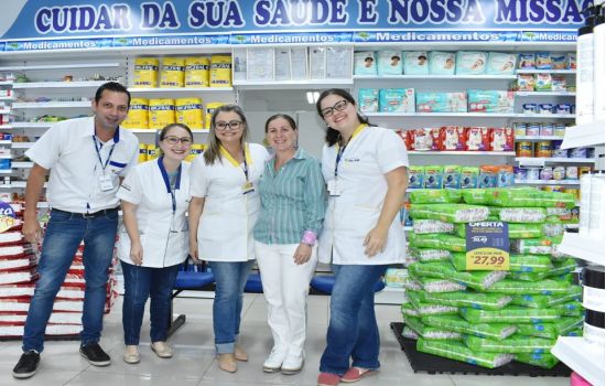 Médicos cubanos realizam serviços farmacêuticos em Rede de Farmácias no Sul
