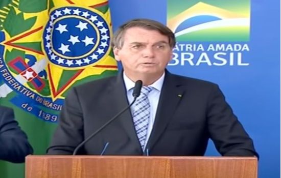 Retenção de receita para cloroquina e ivermectina vai cair, diz Bolsonaro. Anvisa nega