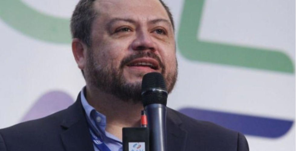 CEO da Abrafarma, Sérgio Mena rejeita PEC da escala 6x1 e aponta escassez de profissionais no setor farmacêutico
